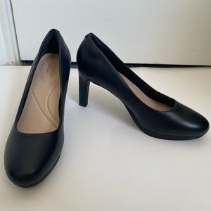 Clarks black pumps heels size 7 M